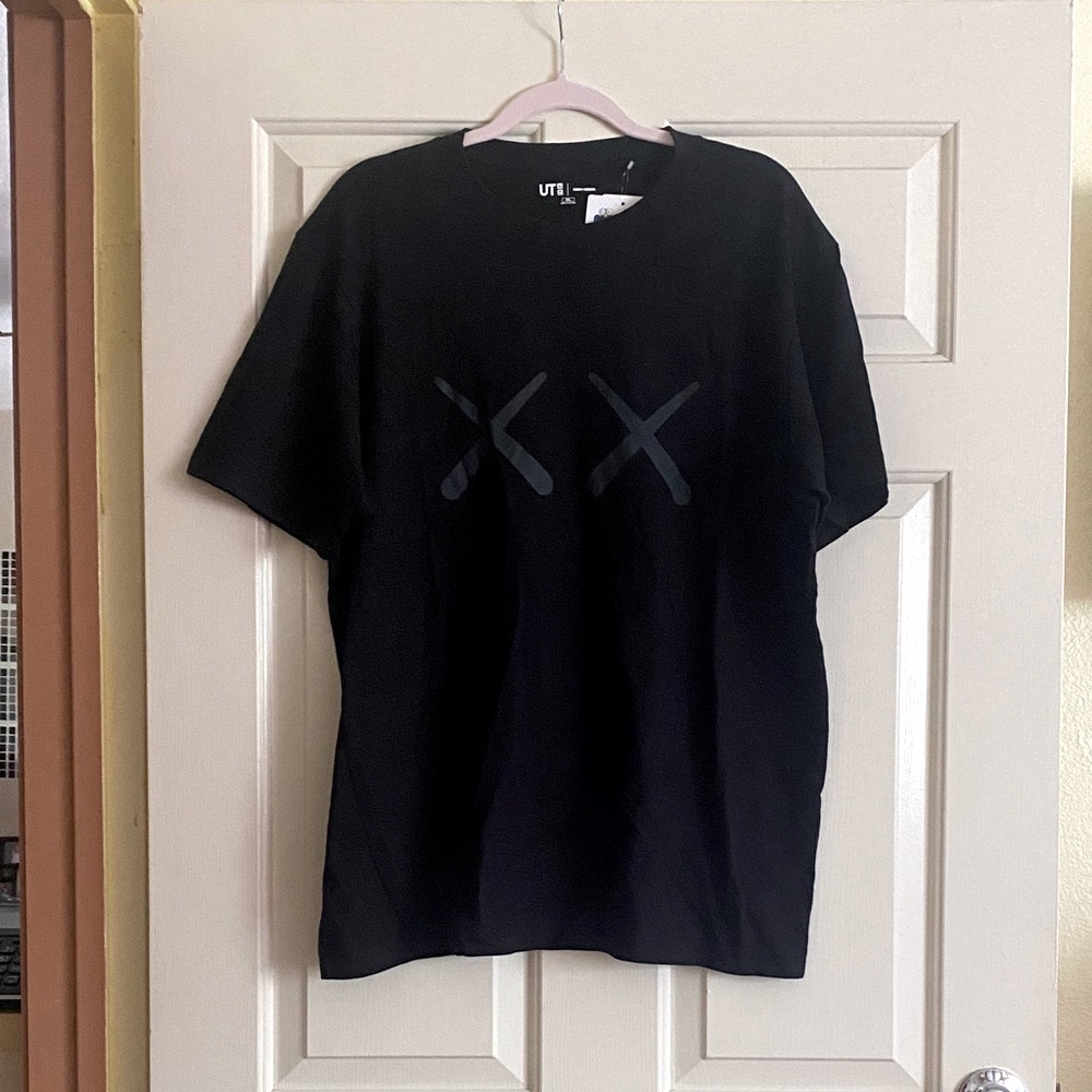 NWT Uniqlo Kaws Black Graphic Short Sleeve Tee, Size XL